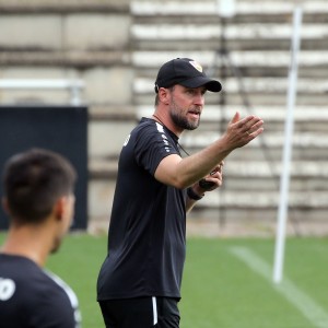 斯图加特主帅：我们有很多机会但没把握住，罗马很少被压制成这样